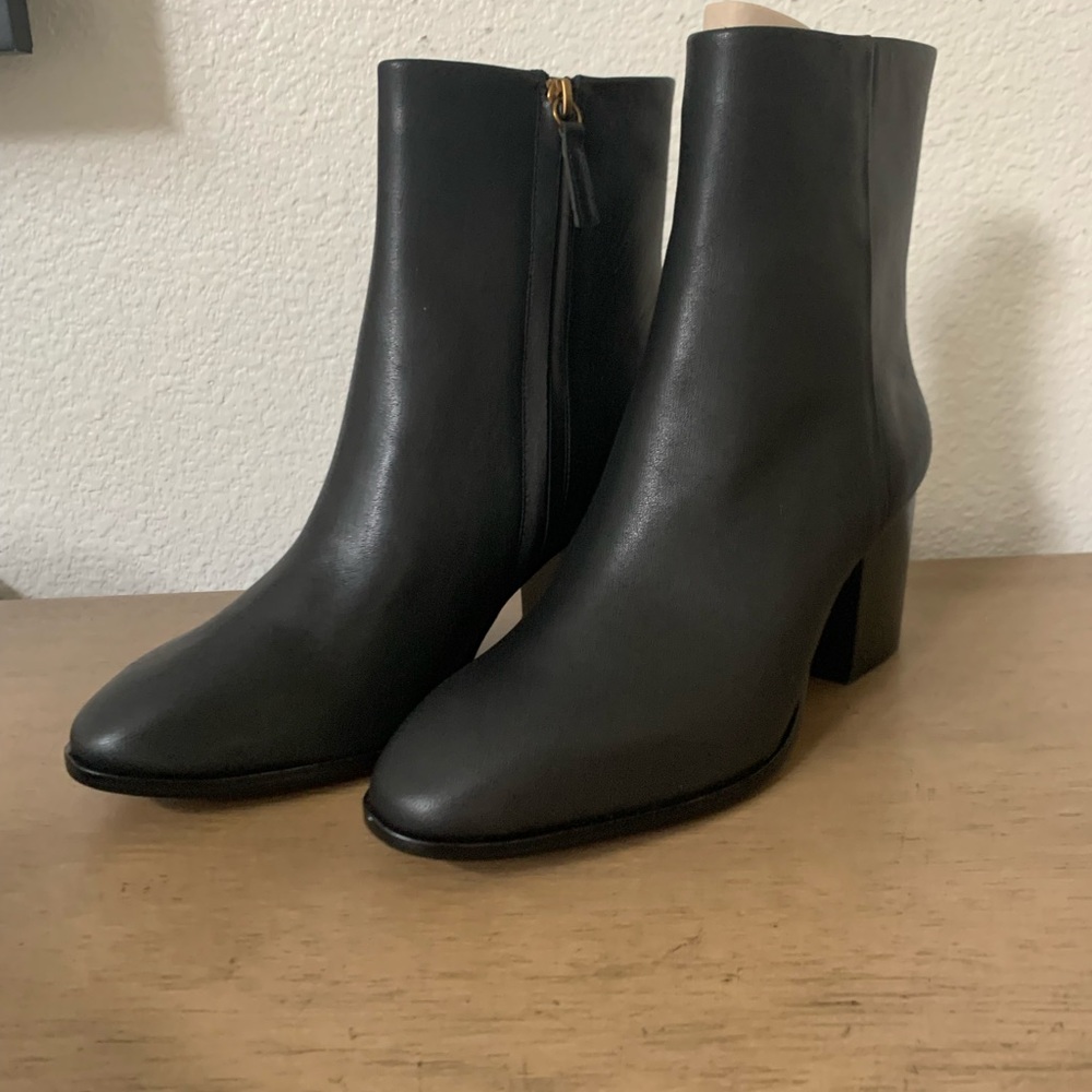 Leather short booties